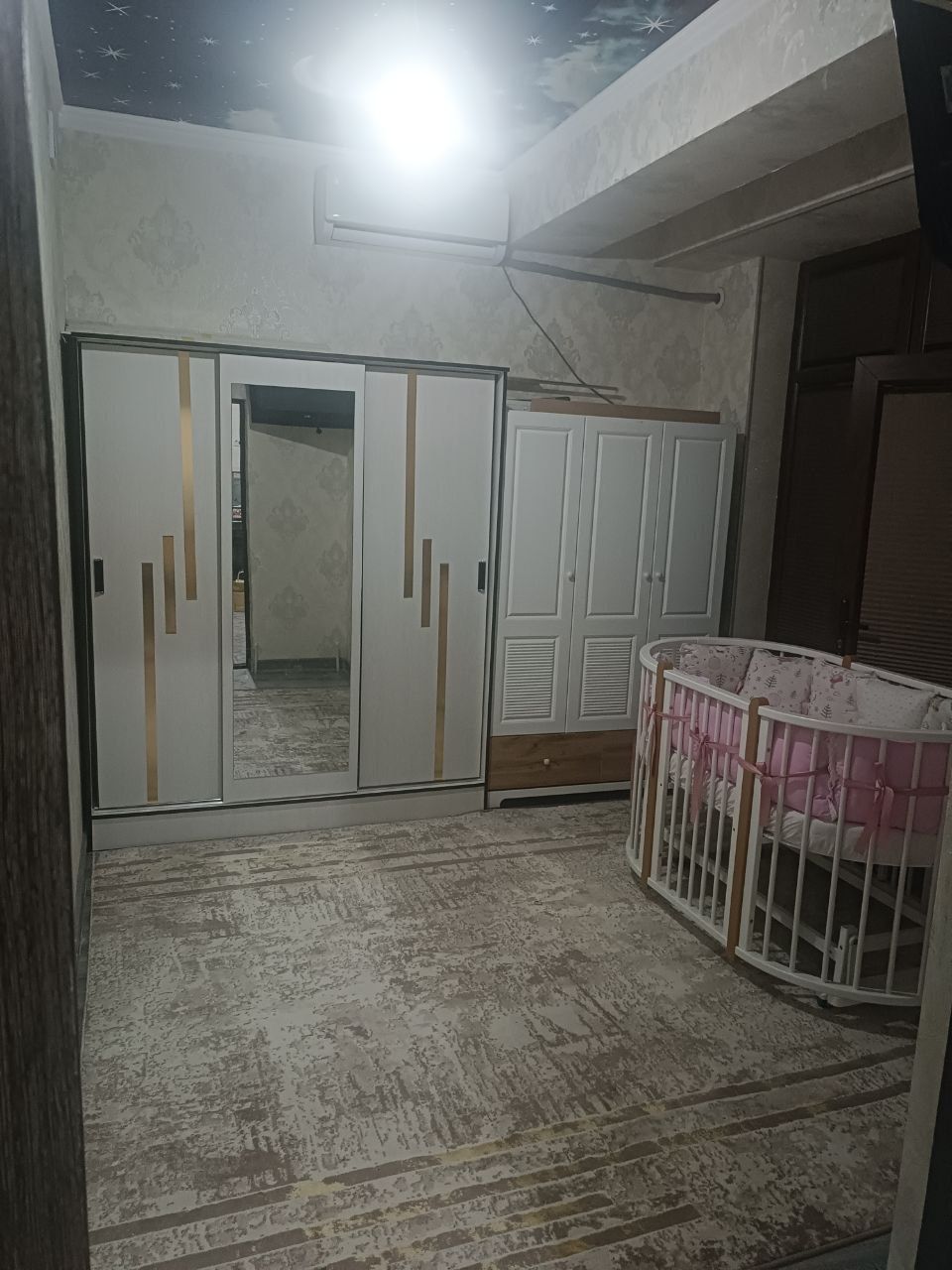 Sheriklikka kvartira:
Manzil:Sergeli 3-bekat."GREEN HAUSE UYLARI"
Kimg