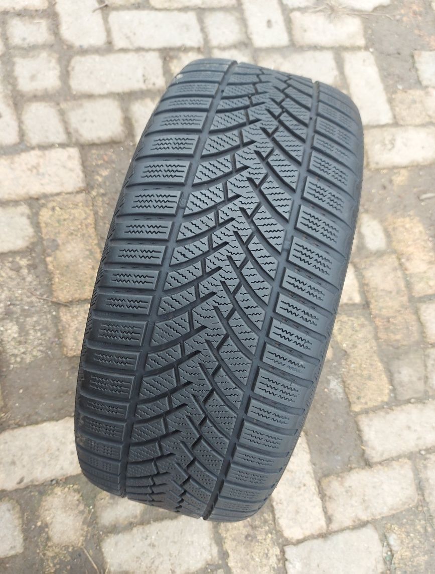 O bucată 245/235 50 R18 M+S iarnă - una Michelin Bridgestone Continent