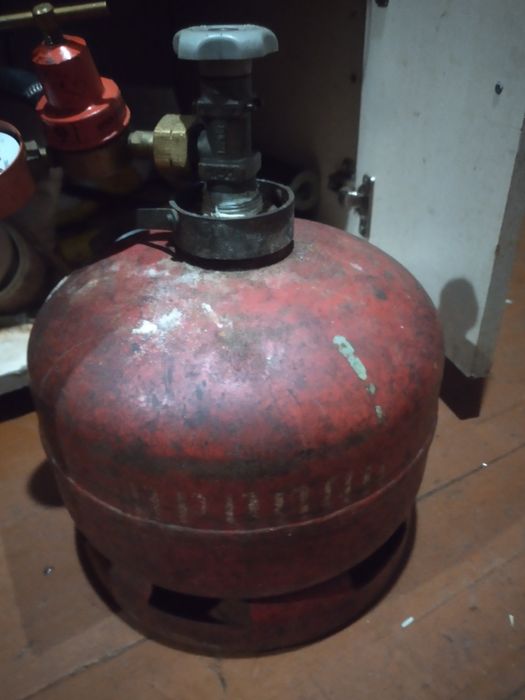 ПРОДАМ газовый болон с новым краном