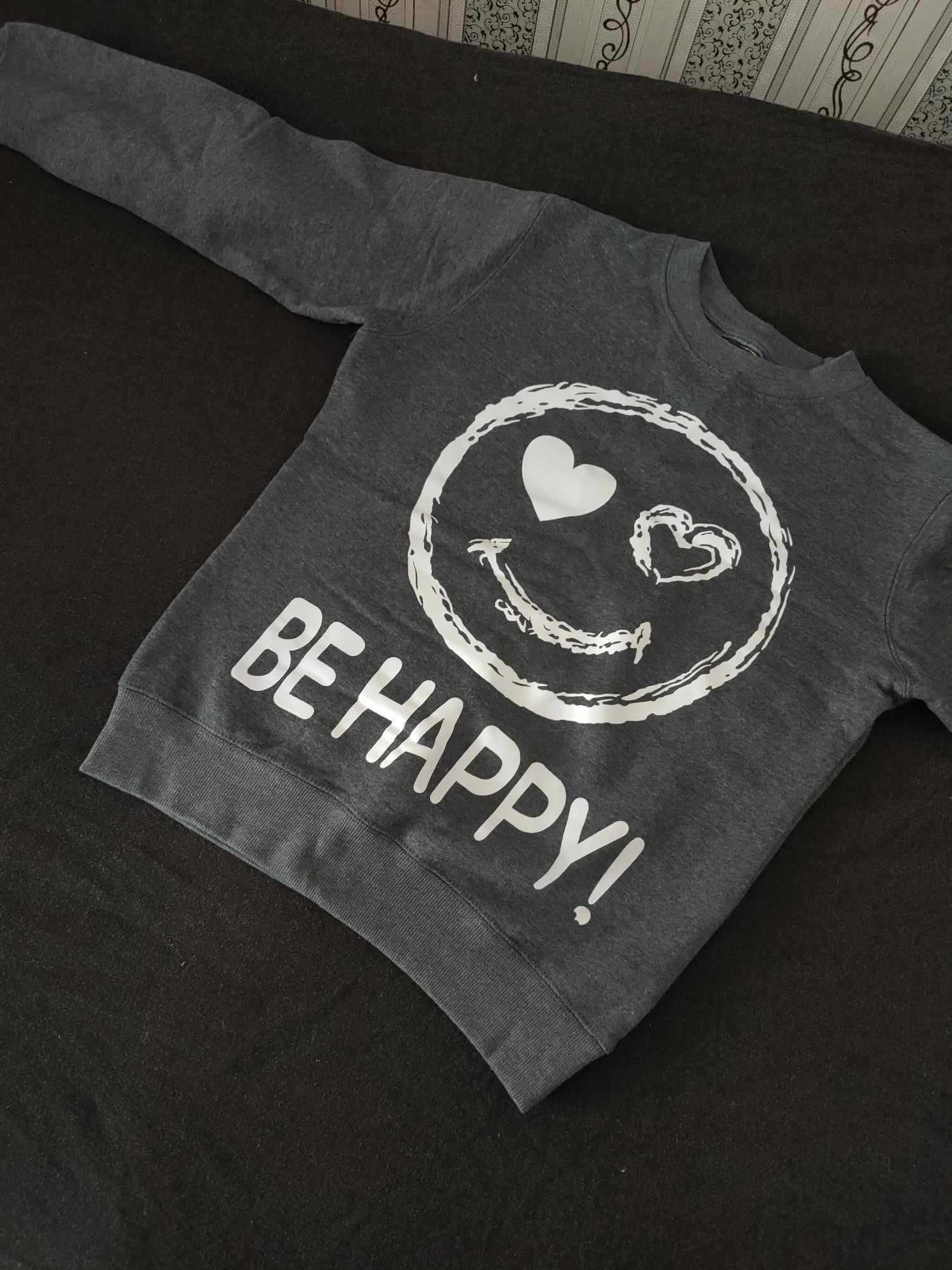 Блуза с надпис Be Happy