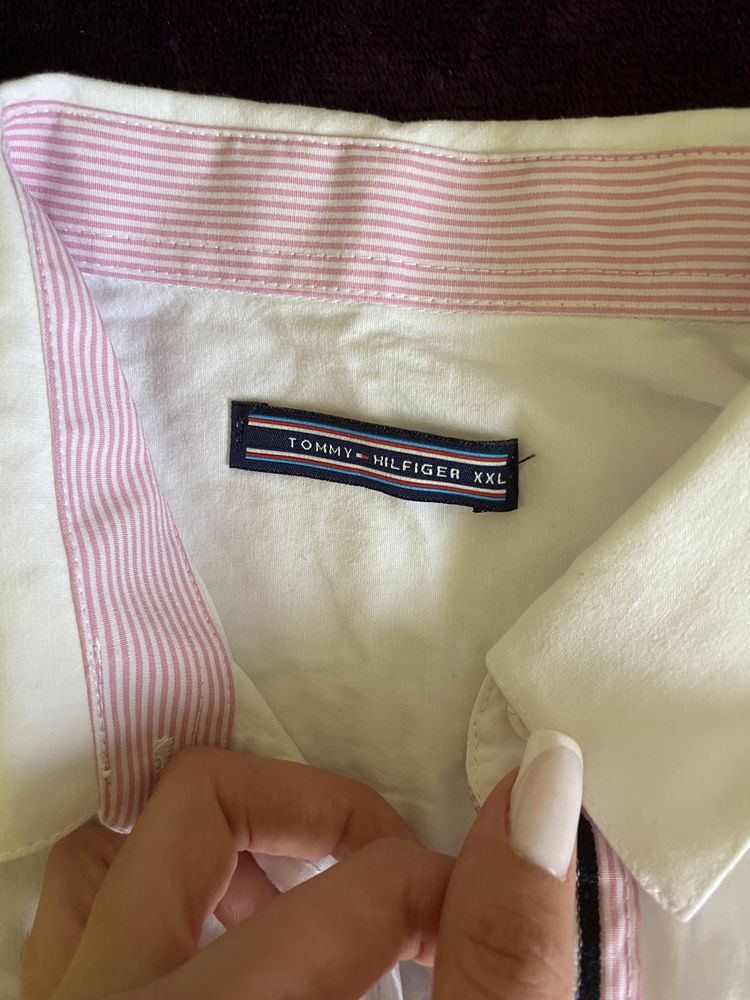 Бяла риза на Tommy Hilfiger