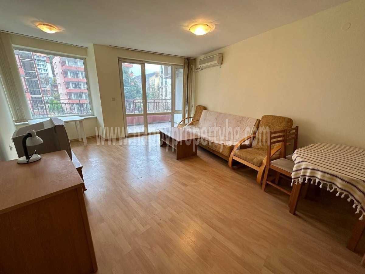Продава се Двустаен апартамент в к.к. Елените - 76 кв.м за 757 €/кв.м - Снимка #1