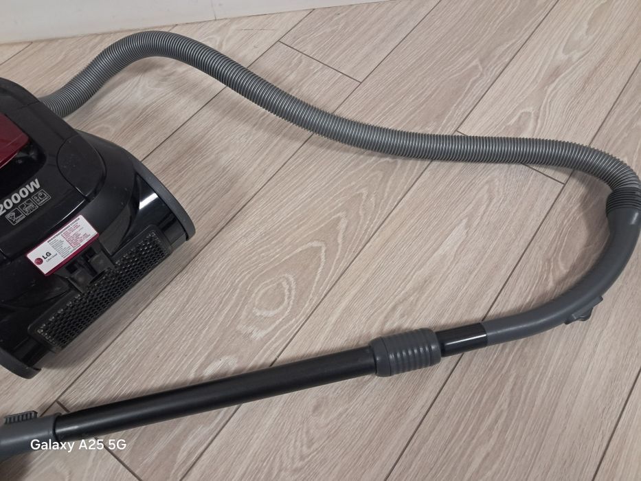 Пылесос LG в отличном состоянии.