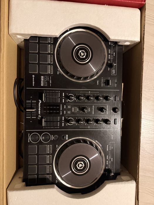 Продавам Pioneer DDJ-RB