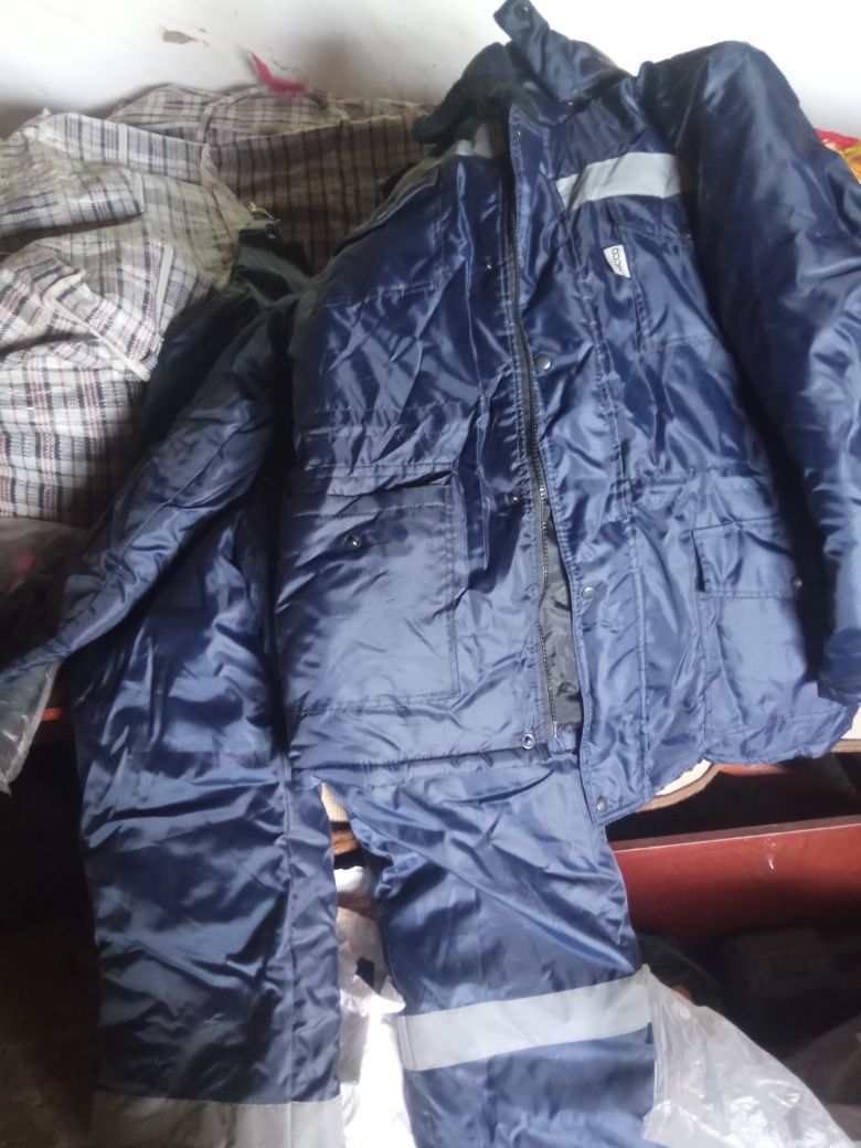 Продам одежду зимнею