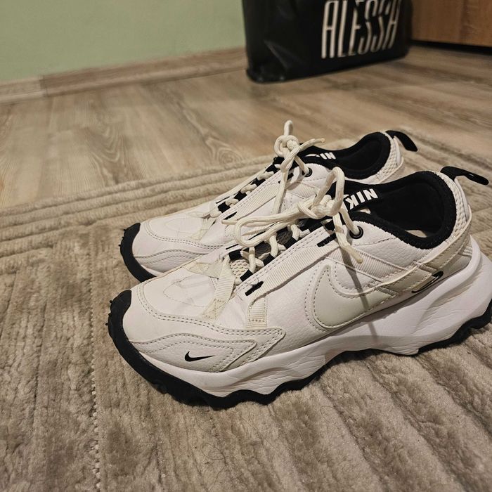 Nike TC 7900 бял цвят
