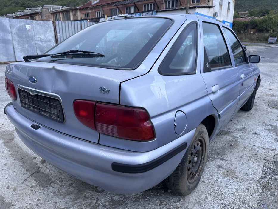Форд Ескорт 1.8и 115кс 1997г На Части