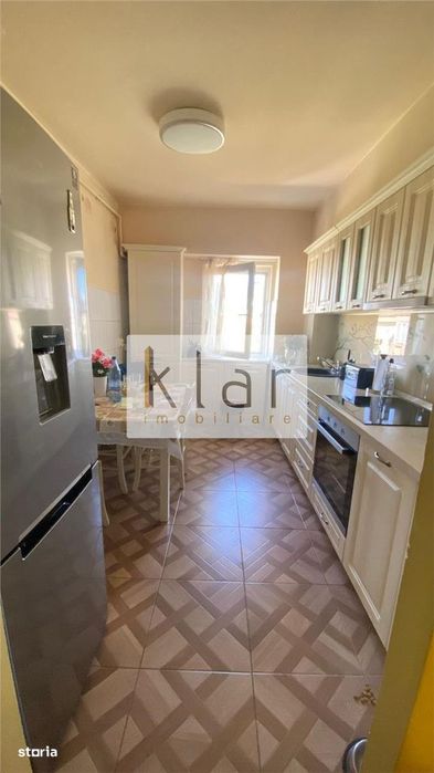 Vanzare apartament 3 camere strada Bucuresti