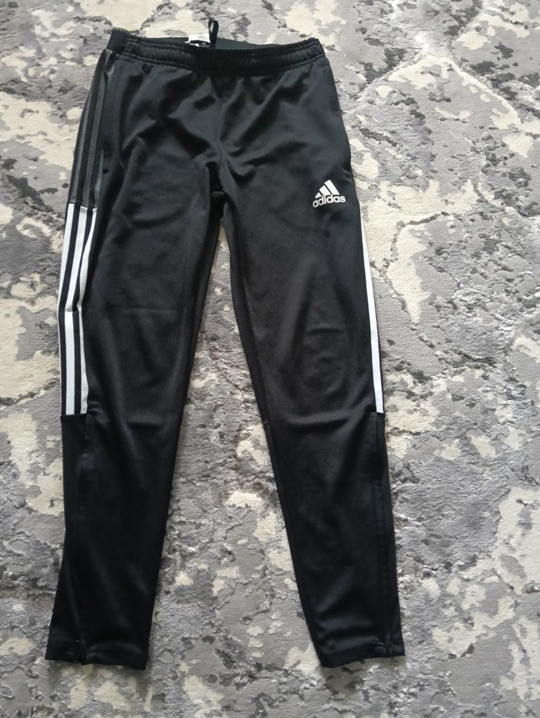 Pantaloni trening Adidas mărimea M