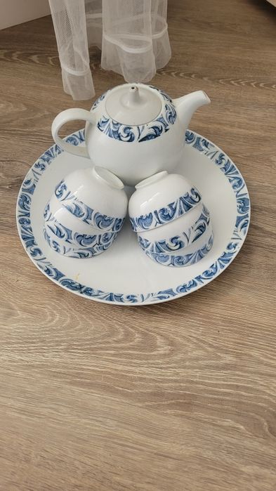 Продам сервиз, табақ большой 1 шт, чайник 1 шт, 6 кесе