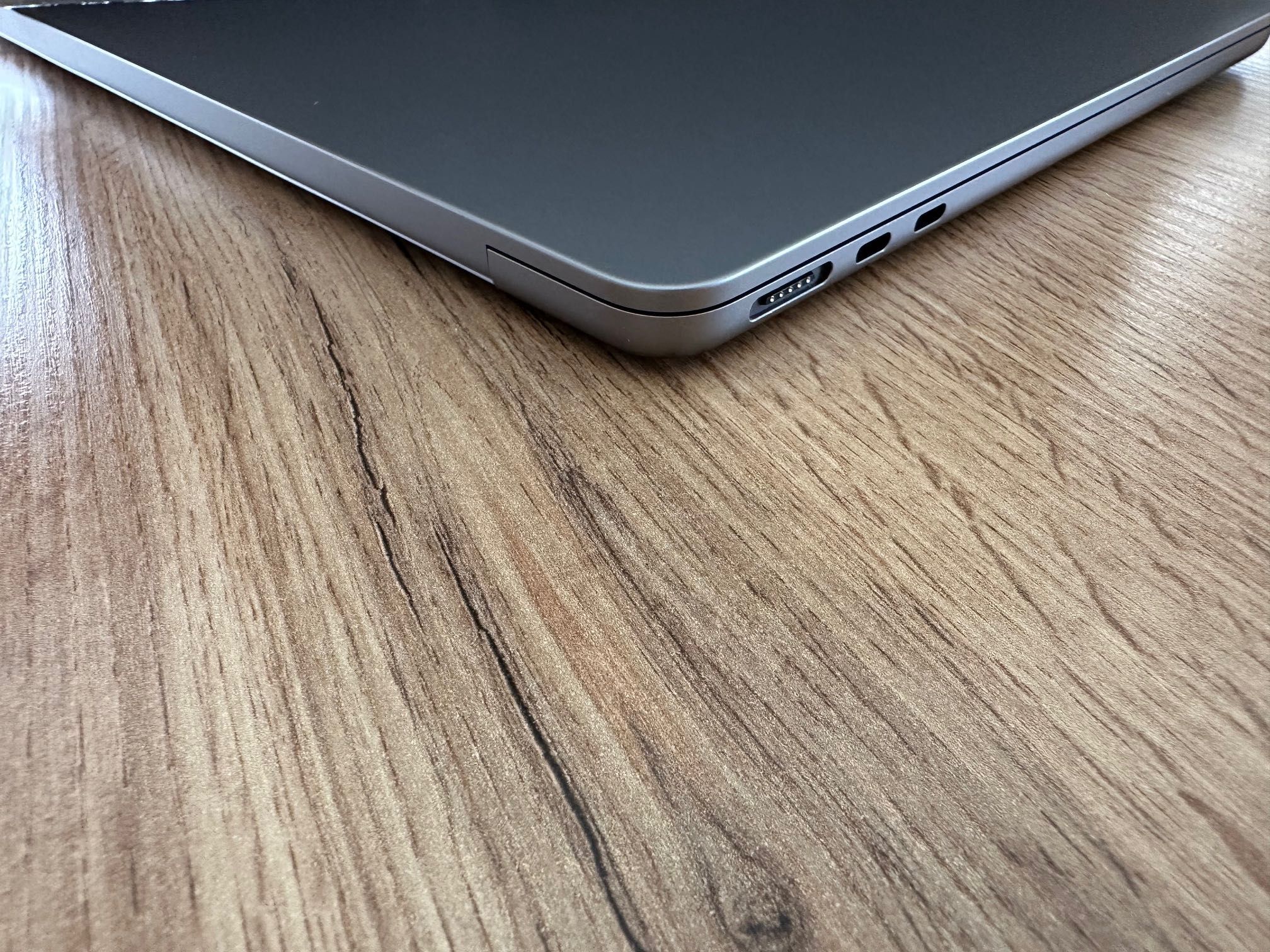 MacBook Air 13" M2 Chip 8-CPU, 8-GPU, 24GB RAM, 256GB SSD
