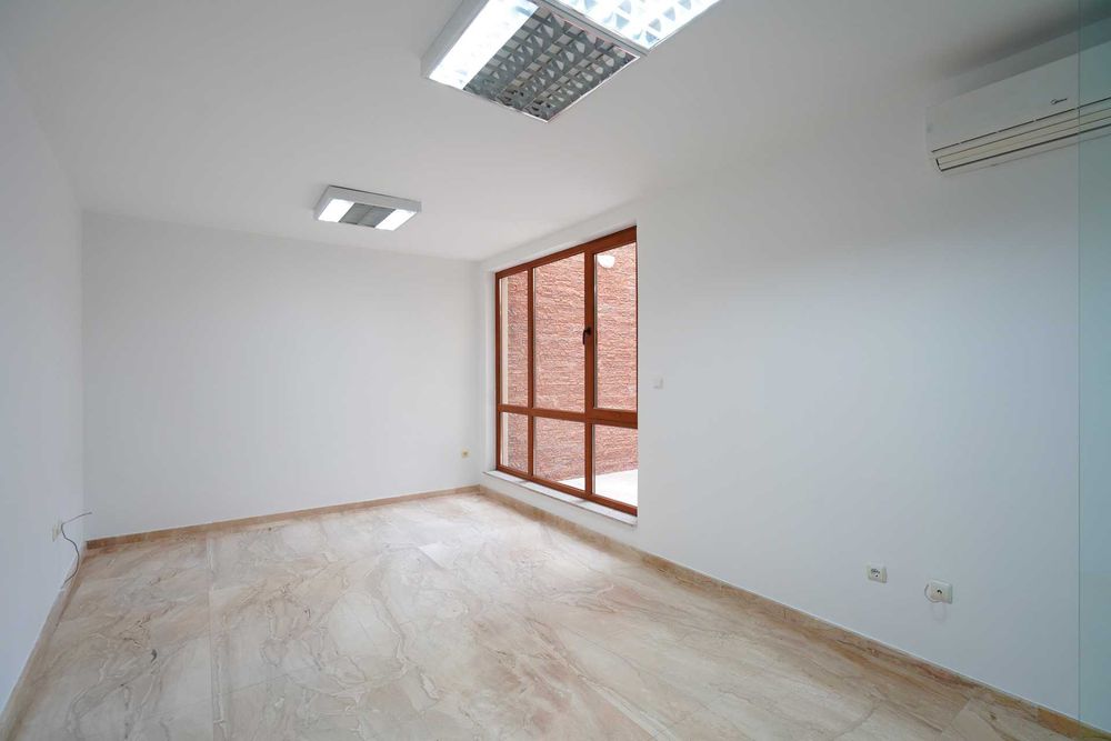 Продава се Офис в Варна, Център - 133 кв.м за 3083 €/кв.м - Снимка #10