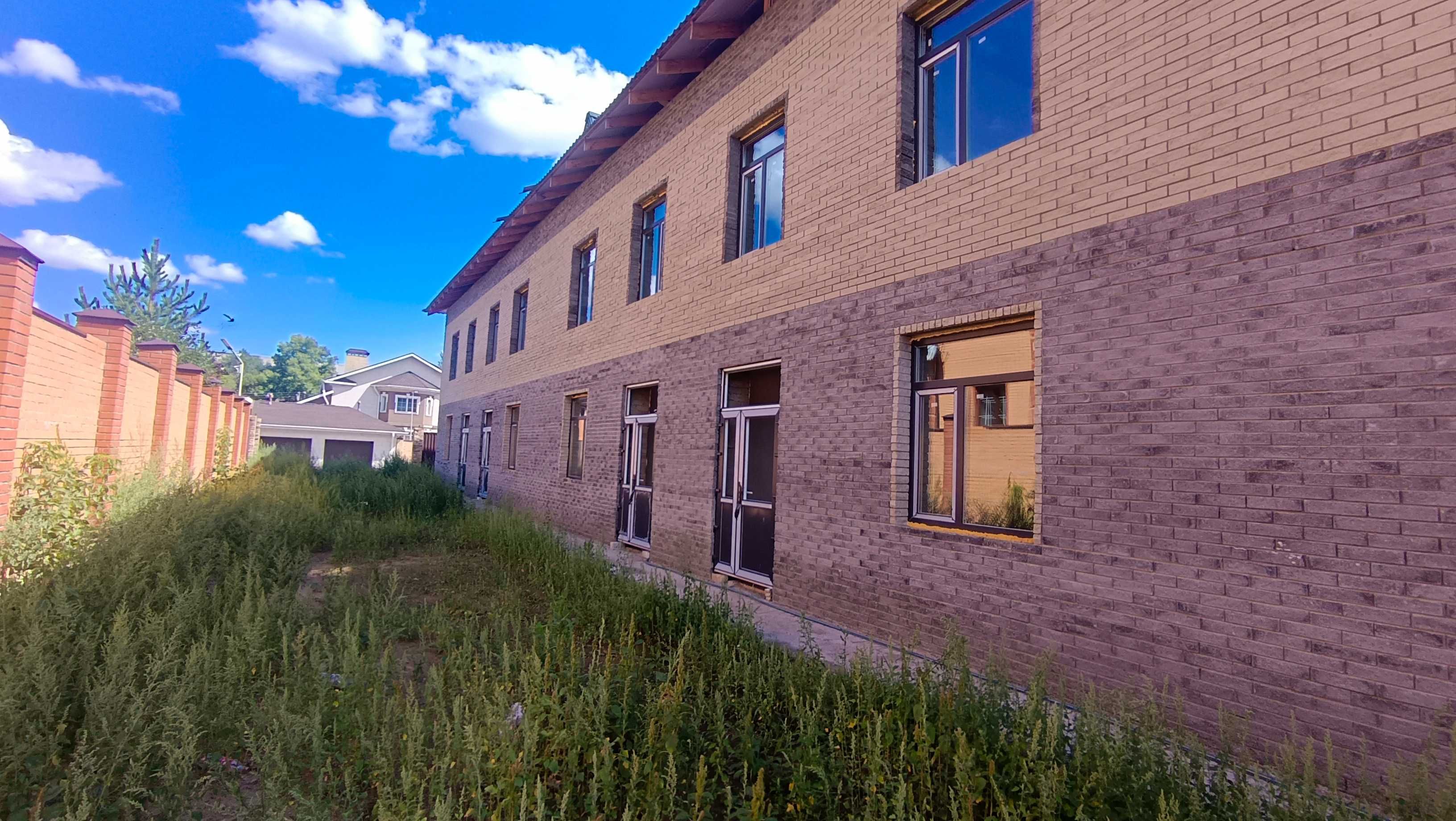 = Таунхаус 2-уровня, гараж, 160м2. Михайловка, центр.
