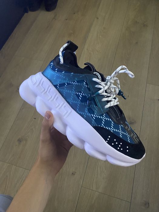 Versace chain reaction