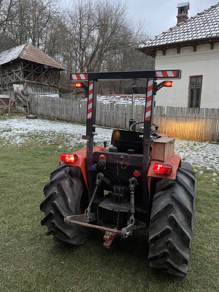 Tractor japonez Kubota B2150 4x4 24cp