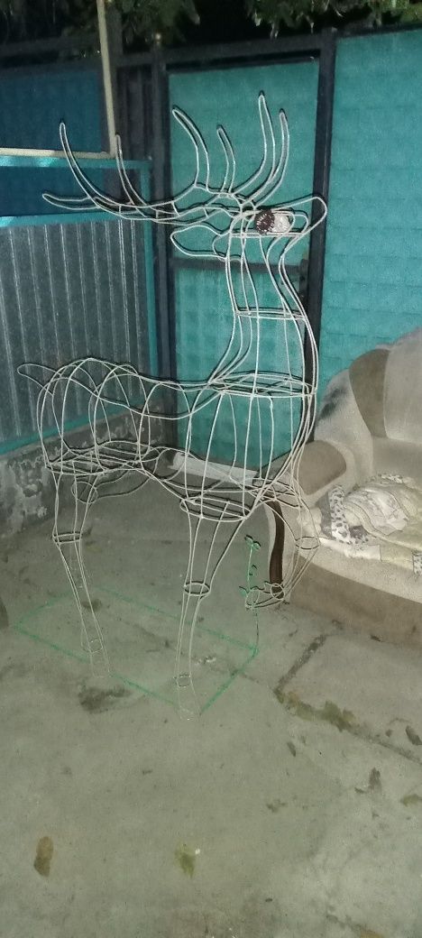 Декорация для сада. Олень из проволоки.