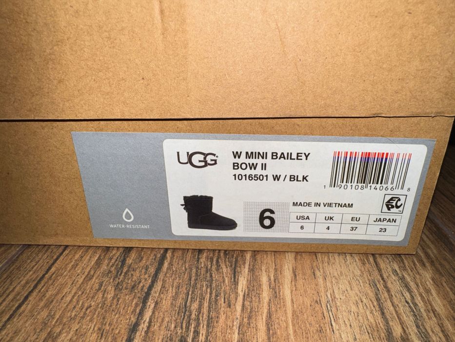 Ugg uri negre, in stare buna