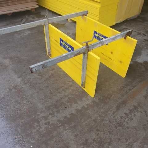 Panouri galbene tip Doka - Satu Mare
