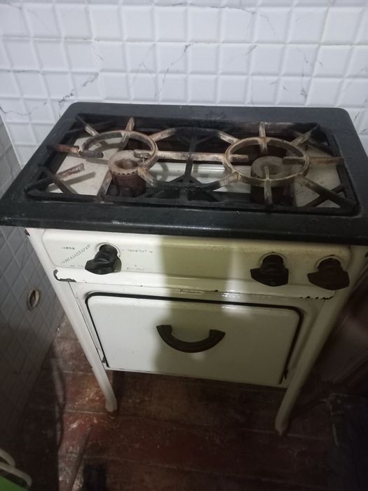 Продам газ плиту