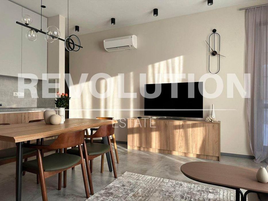 Дава се под наем Тристаен апартамент в Варна, Център - 100 кв.м за 850 € - Снимка #3