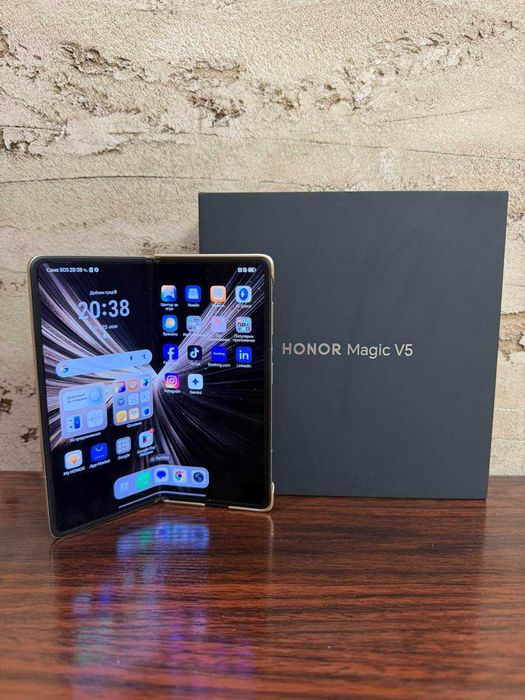 Продавам изгодно Honor Magic V5 - чисто нов сгъваем телефон
