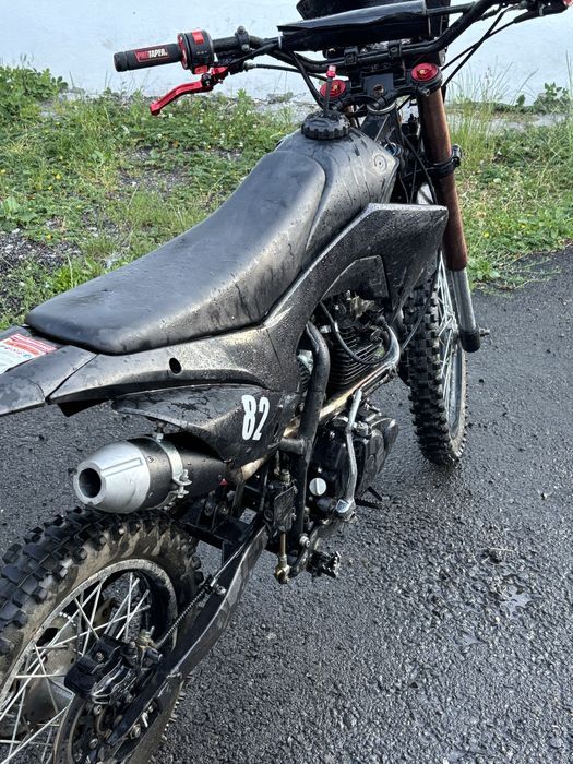 Vând cross kxd de 150cc!