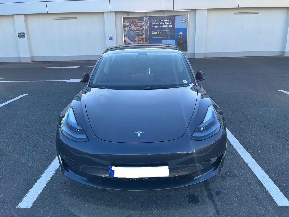 Vand Tesla model 3, long range, 5500 km, an 2023, TVA deductibil