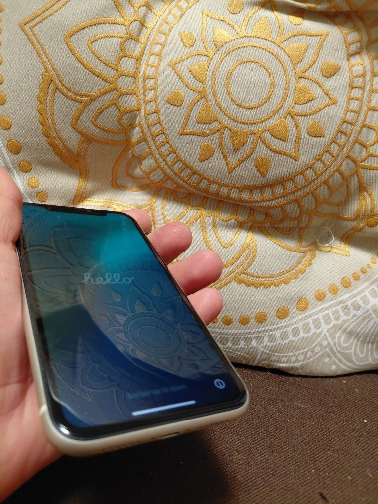 iPhone 11 като нов .