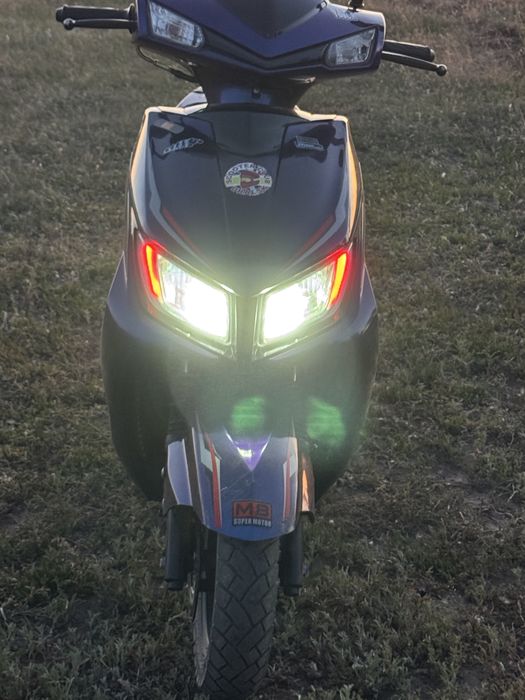 Скутер м8 x7 150cc торг на месте