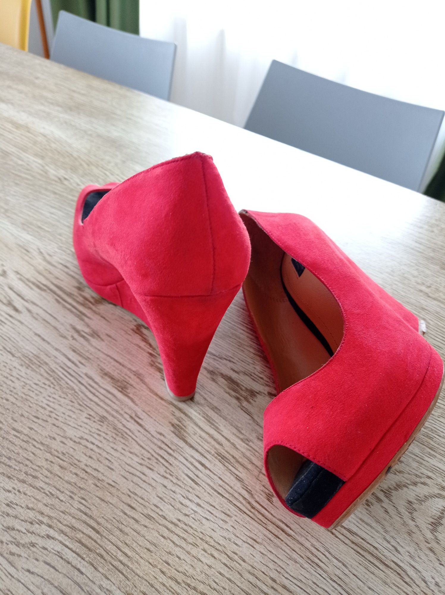 Sandale Zara cu platforma