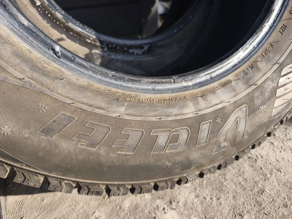 Продам шины 265/65/17 , шипованные, поштучно.