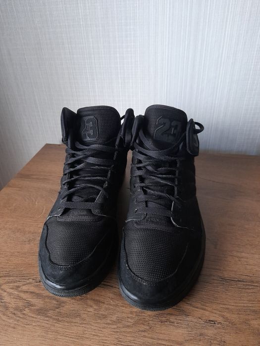 Jordan 1 кецове 44 номер.