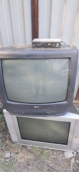 Телевизор  + отау тюнер комнатный