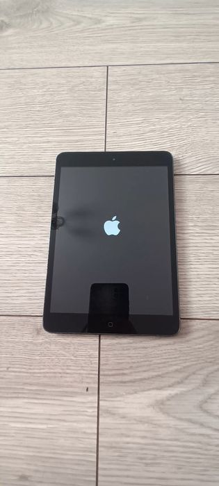 Vand Tableta iPad A1432 Pentru Piese