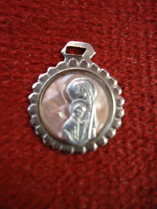 гоблени, икони,  книгоразделител