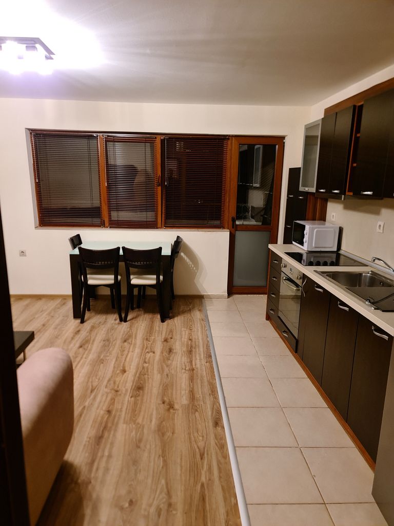 Дава се под наем Двустаен апартамент в Добрич, Център - 65 кв.м за 306 € - Снимка #3