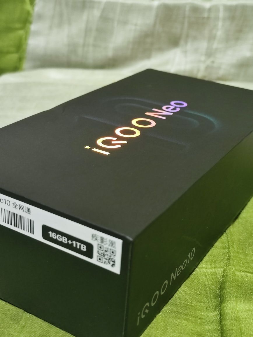 Продам iQOO Neo 10 16/1TB Black