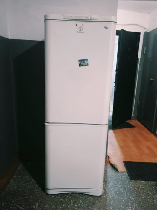 Холодильник рабочий (Индезит)