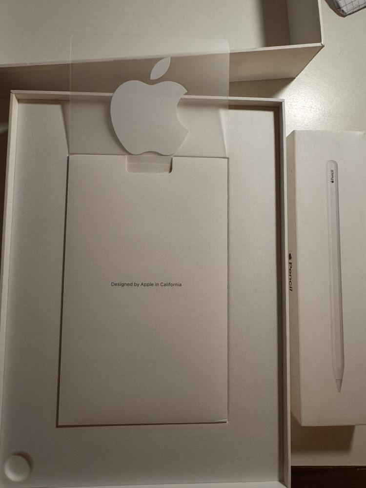 Ipad air 5, 64gb, space grey + apple pencil si logitech folio touch