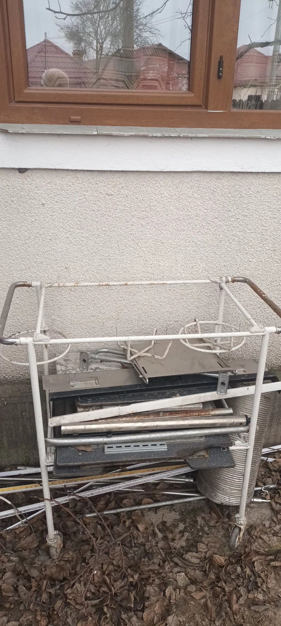 Mobilier medical vintage,cuiere,mese,scaune maternitate