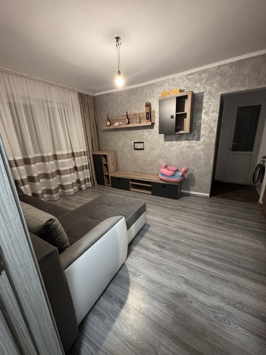 Inchiriez apartament