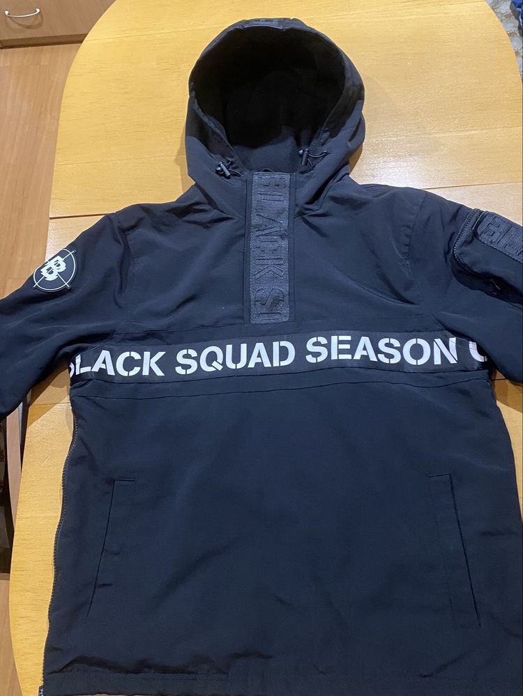 Спортно-ежедневно яке тип анорак .  “BLACK SQUAD SEASON”.
