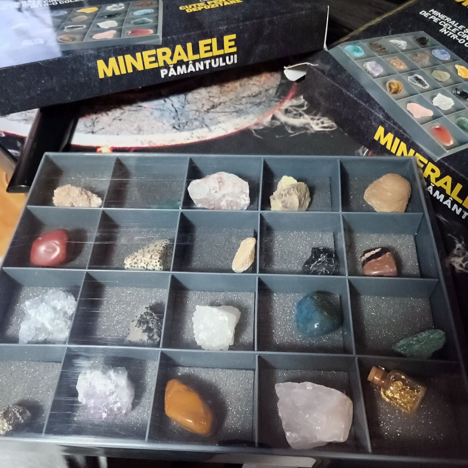 Colecția mineralele pământului (Nr. 1-22 + 29,30)