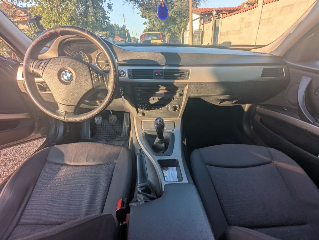 BMW 320i (E90)  2005