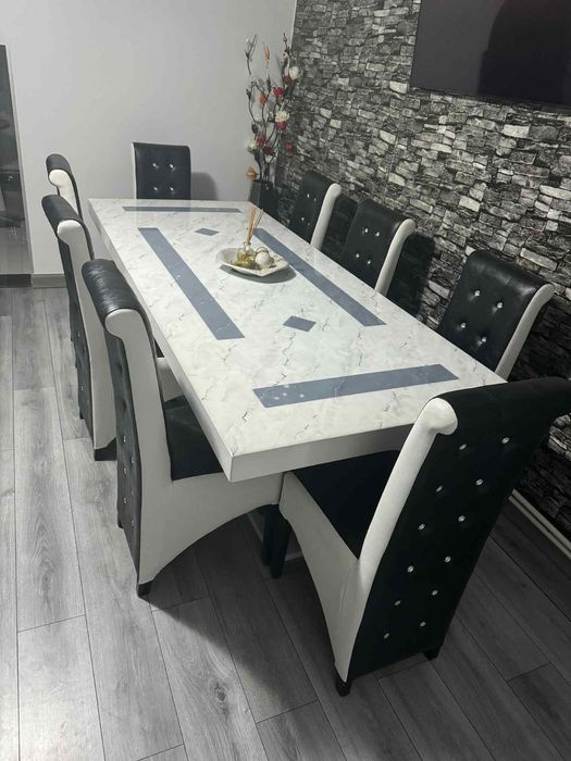 Masă cu 8 scaune