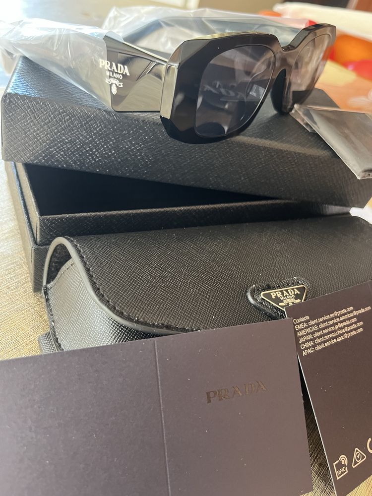 Слънчеви очила Prada