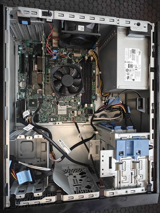 Server Dell PowerEdge T130 (Cititi descrierea)