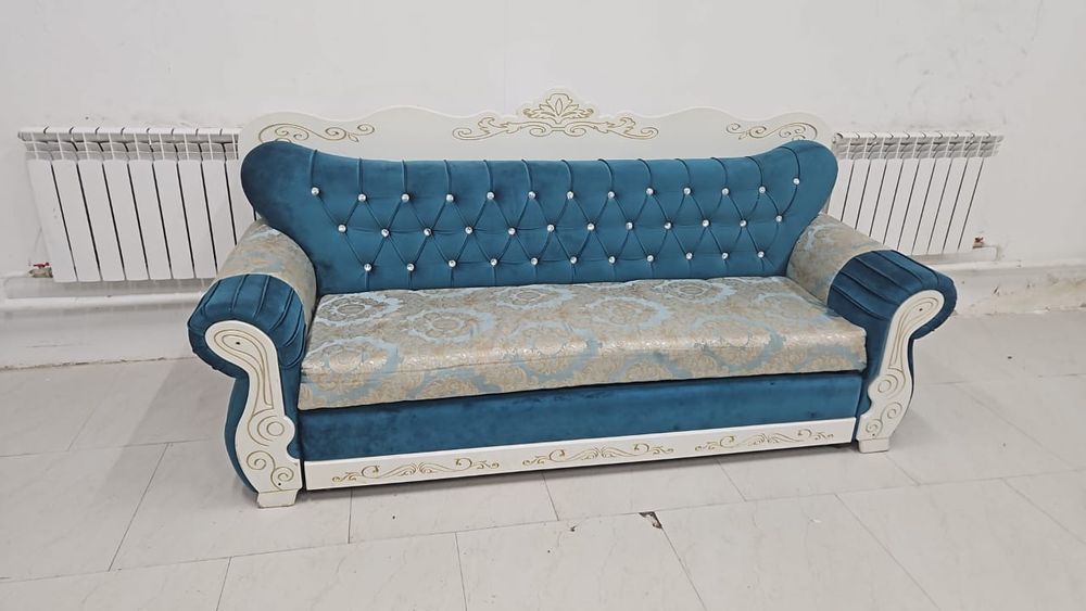 Диван, два кресла.