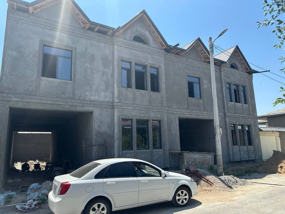 Yangihayot 2 sotix uchatska sotiladi