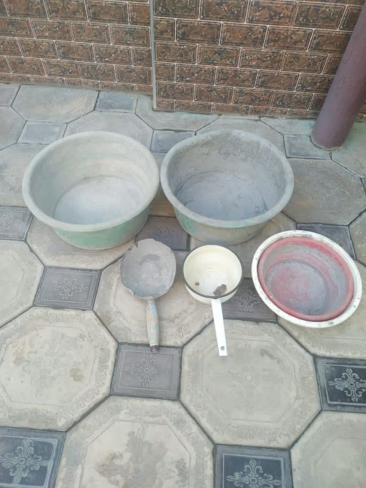 Тазы ( объём 14 л) и ковши для ремонтных работ.